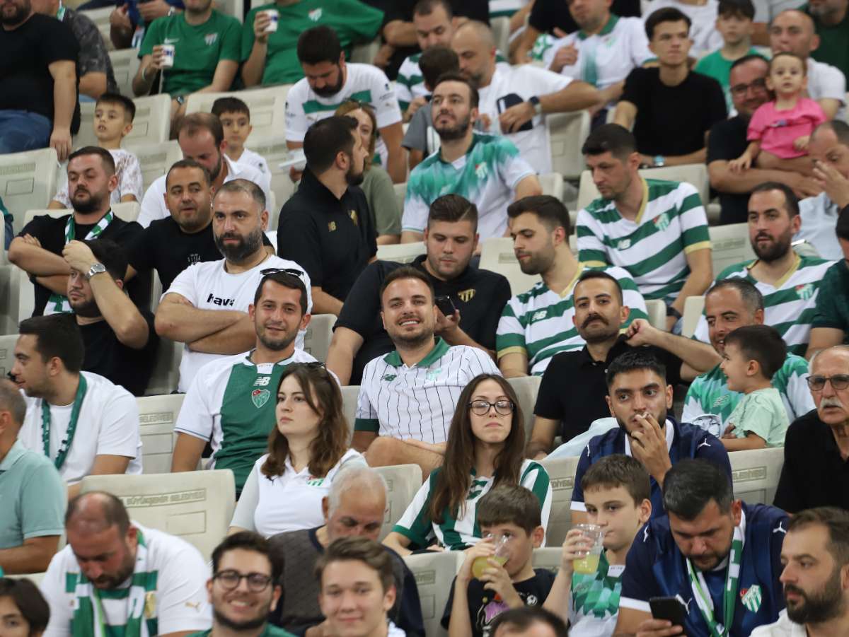 (FOTO GALERİ) Bursaspor-Arnavutköy Belediyespor Maçı Taraftar Fotoğrafları