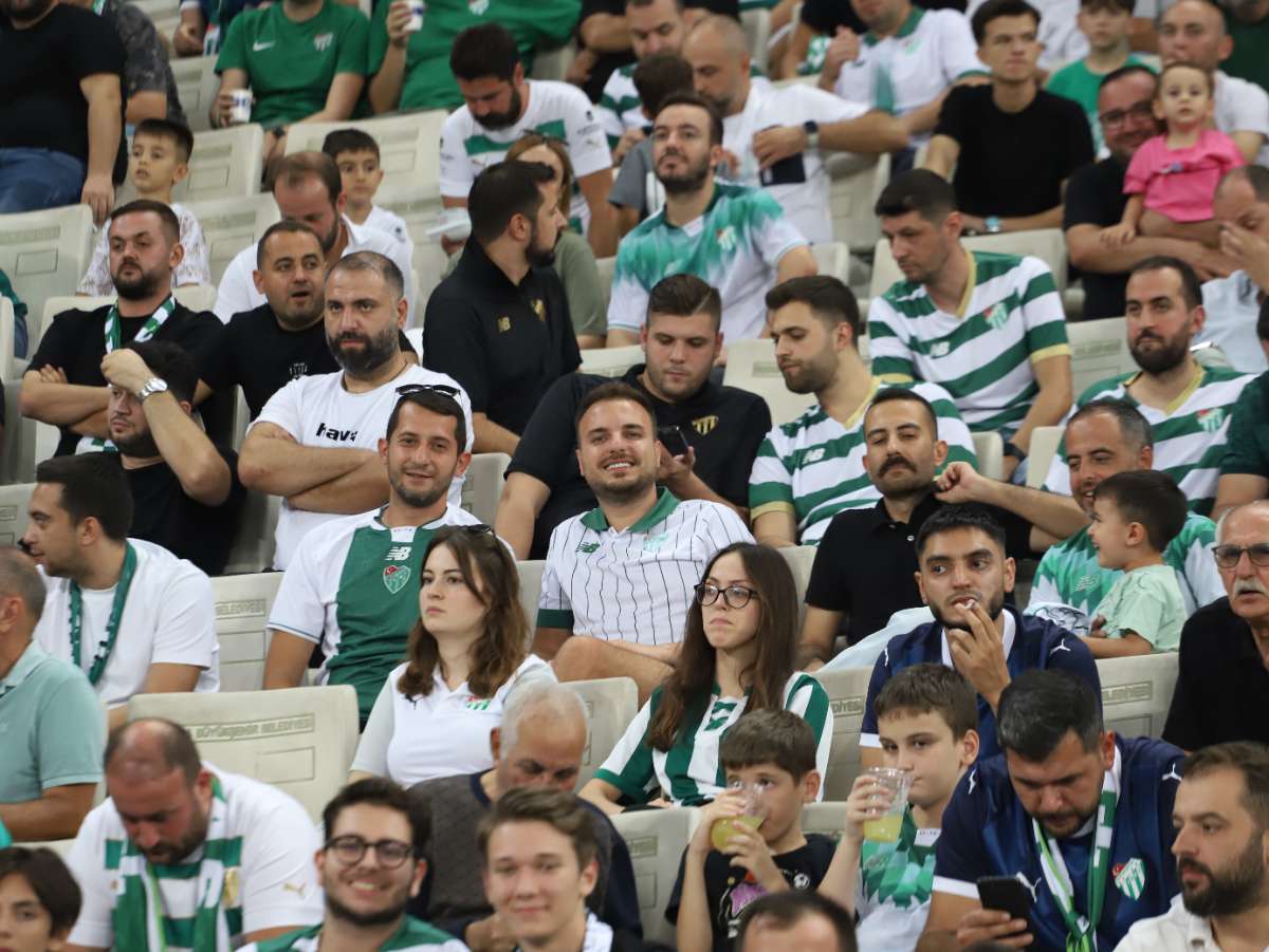 (FOTO GALERİ) Bursaspor-Arnavutköy Belediyespor Maçı Taraftar Fotoğrafları