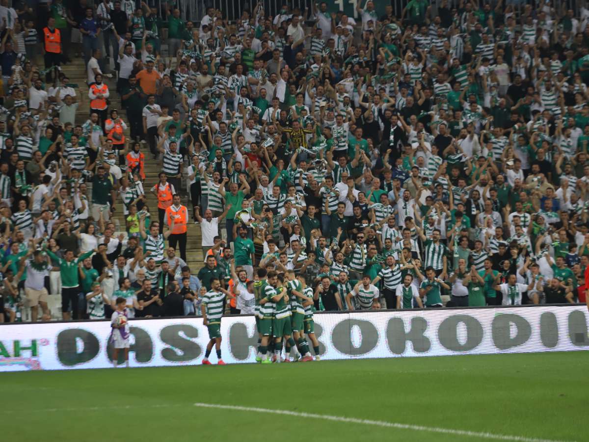 (FOTO GALERİ) Bursaspor-Arnavutköy Belediyespor Maçı Taraftar Fotoğrafları