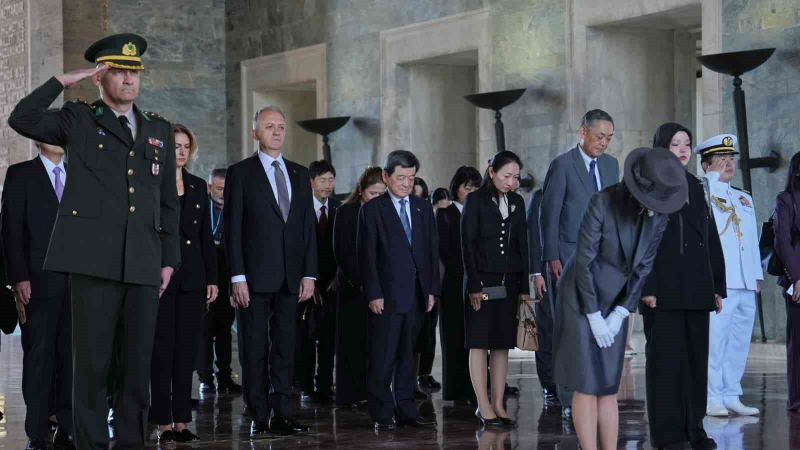 Japonya Prensesi Akiko Anıtkabir’i ziyaret etti