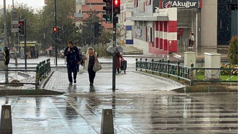 Bursalılar yağmura hazırlıksız yakalandı