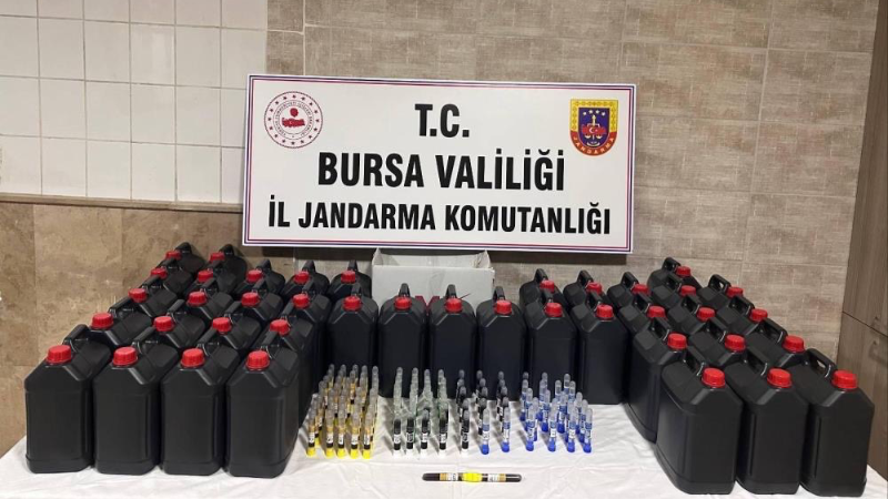 Bursa’da yol uygulamasında yüzlerce litre etil alkol ele geçirildi