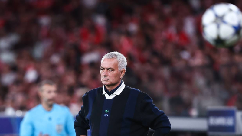 Mourinho'dan imza töreninde Fenerbahçe'ye eleştiri