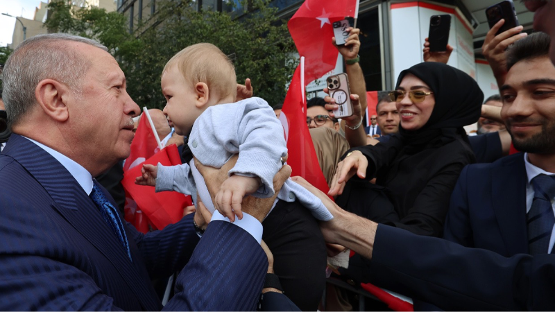Cumhurbaşkanı Erdoğan’a Türkevi’nde coşkulu karşılama