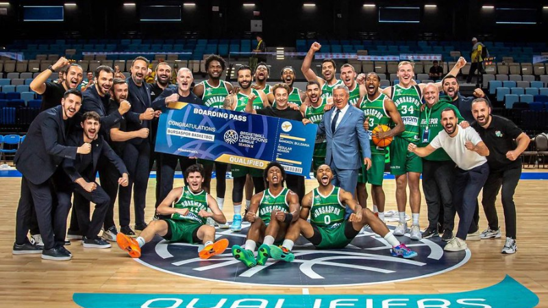 Mustafa Bozbey, Bursaspor Basketbol takımını tebrik etti