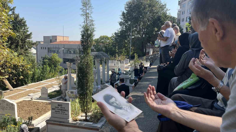 Zeki Müren vefatının 29’uncu yılında mezarı başında anıldı