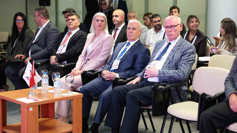 Başkan Bozbey: “Çalışanımızın alın terinin yanındayız”