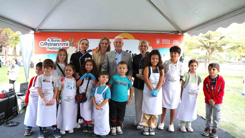 Minik şeflere Bozbey'den alkış