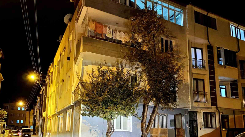 3’üncü kattan düşen genç yaralandı