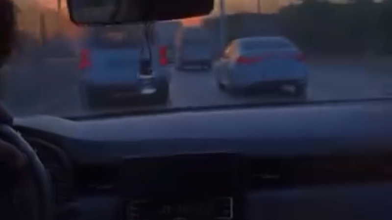 Makas atarak trafiği tehlikeye attı