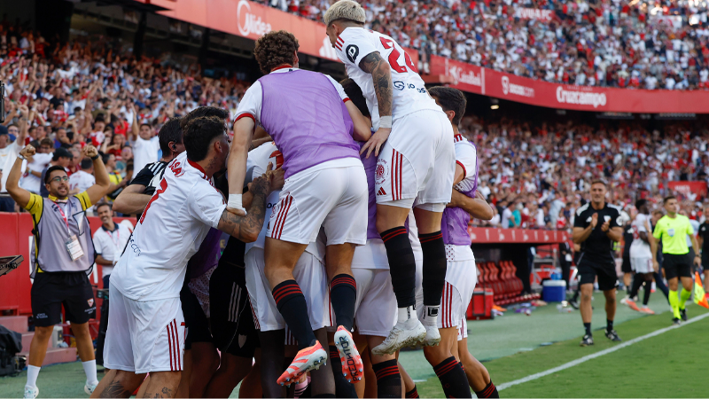 Sevilla, Barcelona'yı farklı yendi