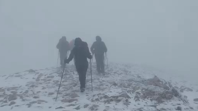 Uludağ’da yılın ilk karını zirvede kutladılar