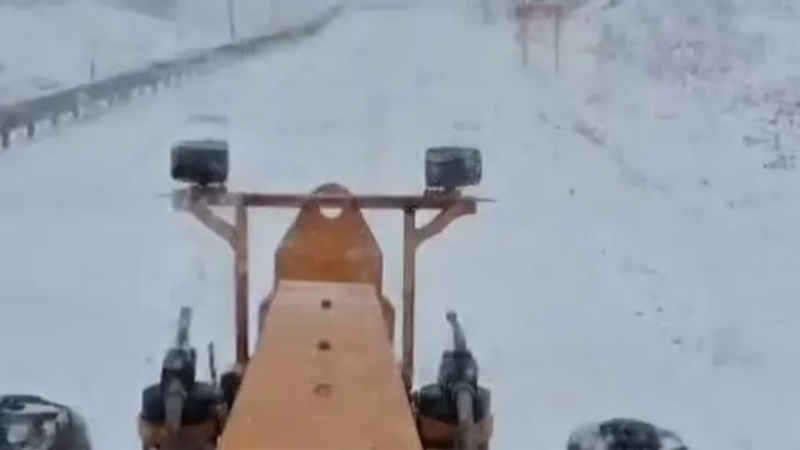 Karayolları kar etkisiyle yol temizleme çalışmalarında