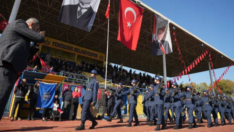 Yenişehir Stadyumunda Cumhuriyet coşkusu