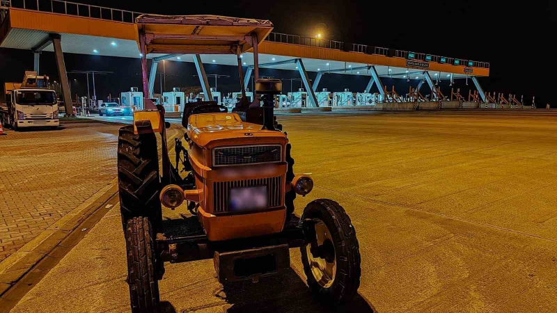 Traktörle otoyola çıktı, ceza yedi