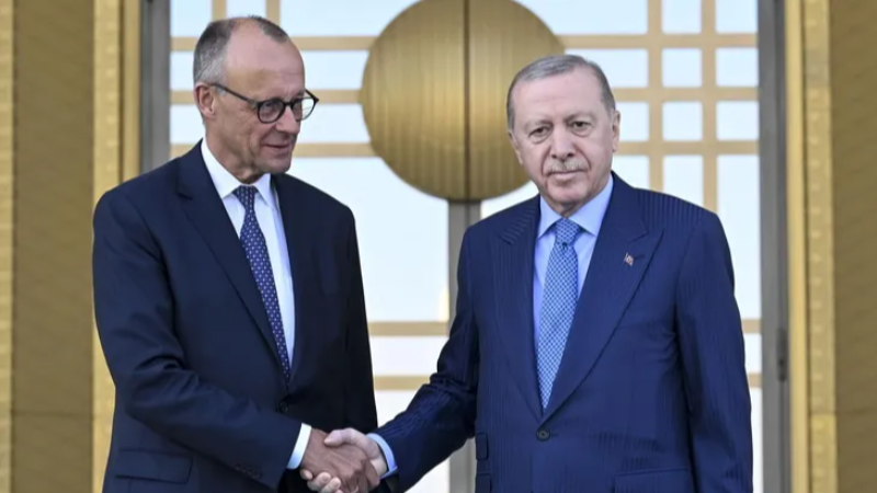 Almanya Başbakanı Külliye'de