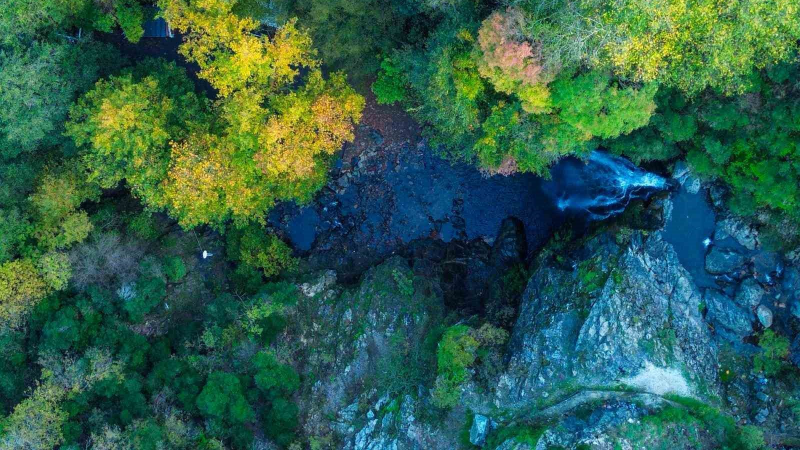 Sudüşen Şelalesi’nde sonbahar güzelliği