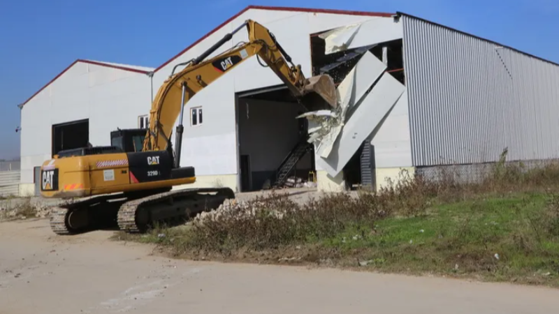 Nilüfer’de imara aykırı iki yapıya yıkım!