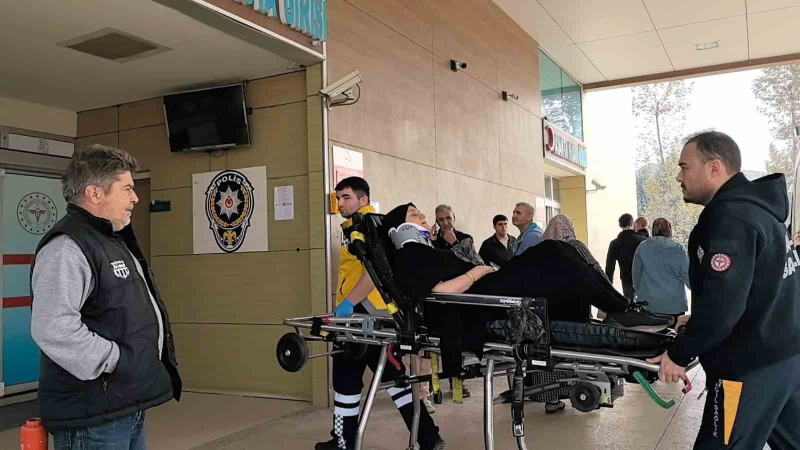 Eşine araba kullanmayı öğretiyordu: Şarampole uçtular