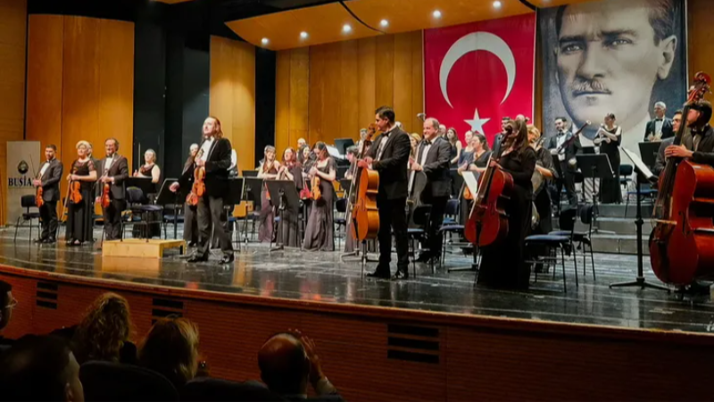 Bursa'da Atatürk'e senfonik anma