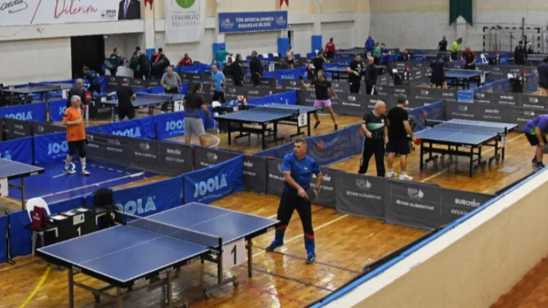 Masa tenisinin ustaları Osmangazi’de buluştu
