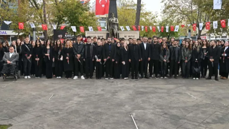 Gemlik’te gençlerden ‘Sonsuza Dek İzindeyiz’ mesajı