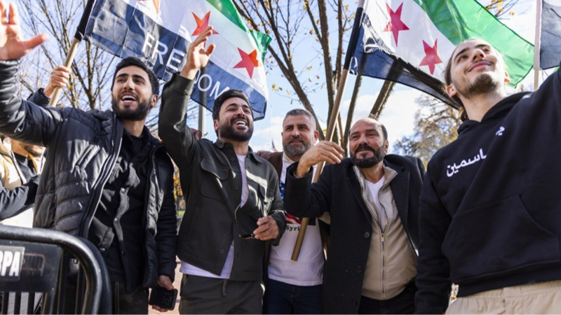 ABD’deki Suriyelilerden eş-Şara’ya sevgi gösterisi