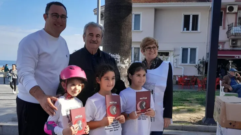 ADD Mudanya’dan Miniklere Nutuk Hediyesi