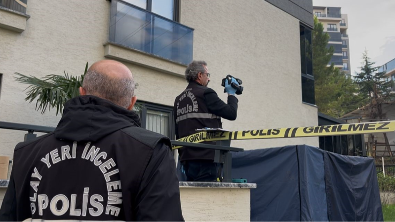 Camdan Hava Almak İsterken Düşen Genç Hayatını Kaybetti