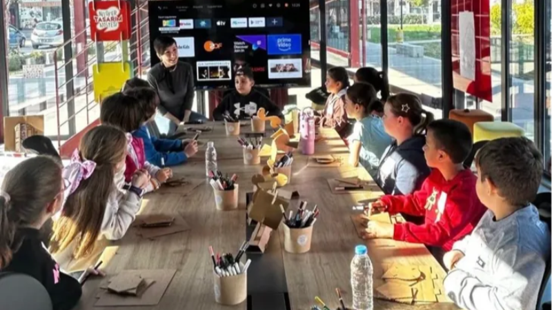 Nilüfer Belediyesi sanatı Pancar Deposu’nda çocuklarla buluşturdu