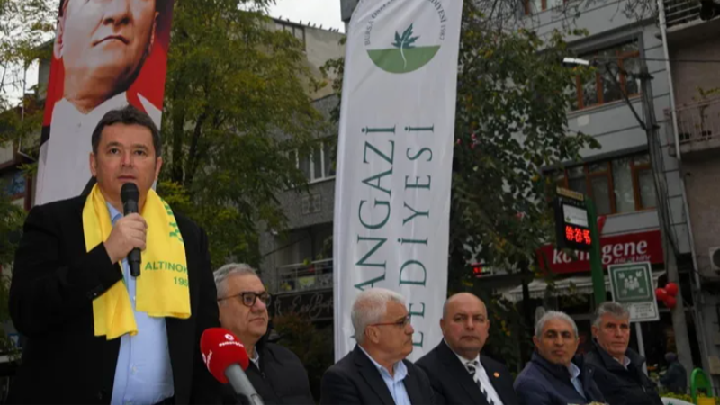 Osmangazi'de Başkan Aydın İstiklal'i dinledi