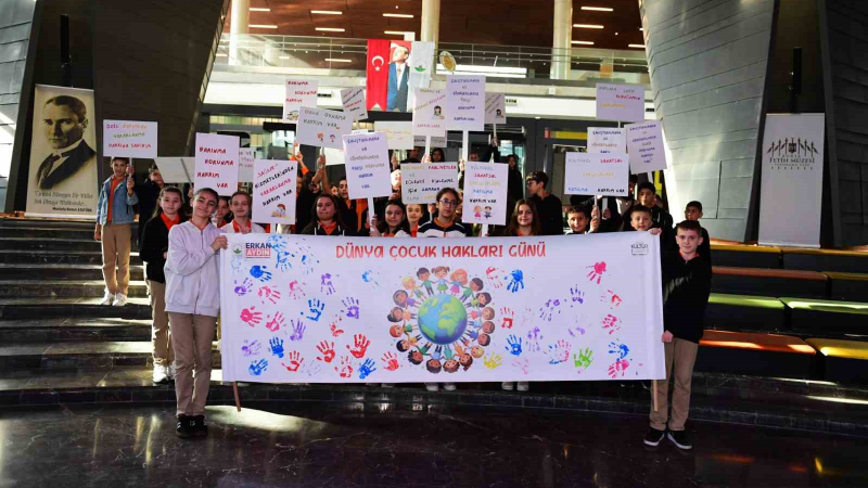 Osmangazi’de çocuklar haklarını öğrendi, pankartlarına yansıttı