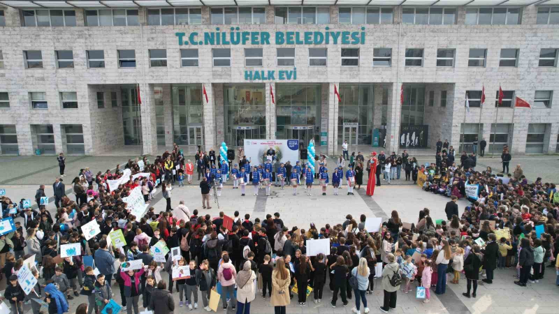 Nilüferli çocuklardan ’gelecek’ için anlamlı yürüyüş