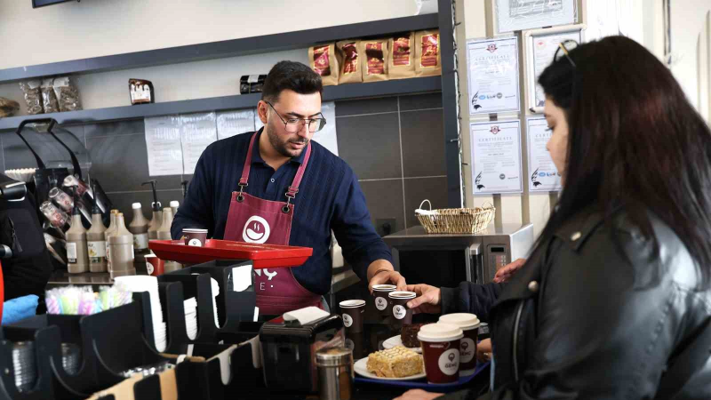 Gençler, Genç Kafe’nin müdavimi oldu