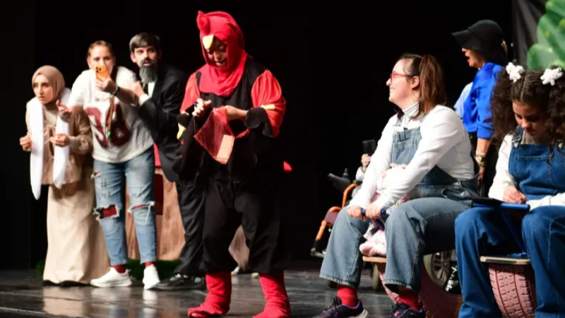 Osmangazi'de engelliler ilk kez sahneye çıktı