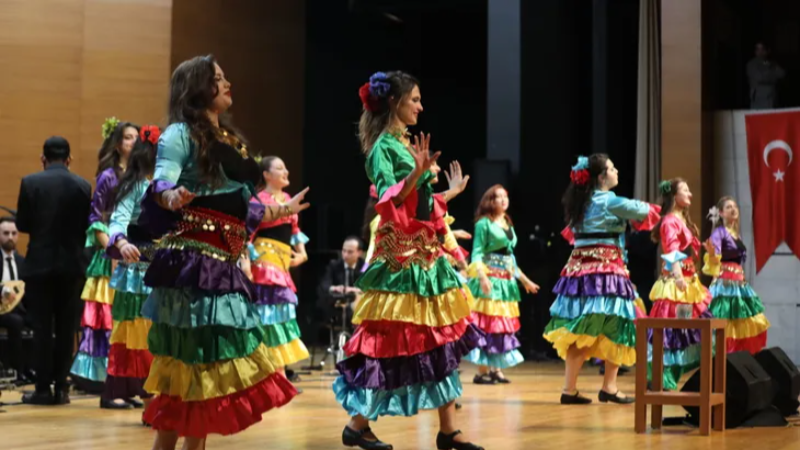 Roman ve Balkan gecesi coşkusu