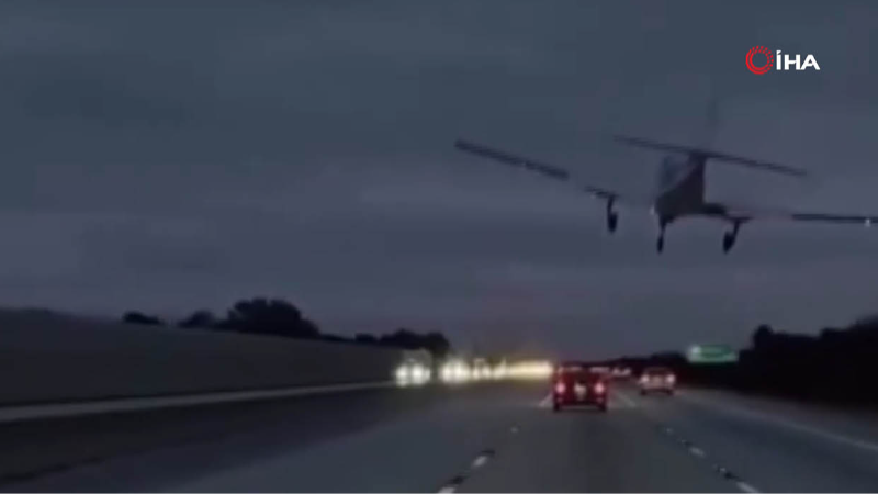 ABD'de uçak, seyir halindeki araca çarptı