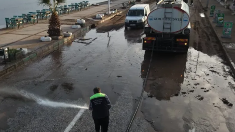 Gemlik’te temizlik ve güvenlik için aralıksız çalışma