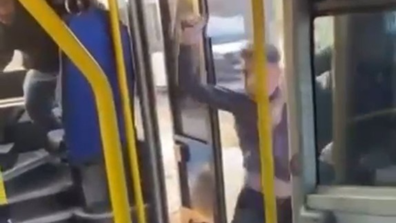 Nilüfer’de otobüsü satırla bastı