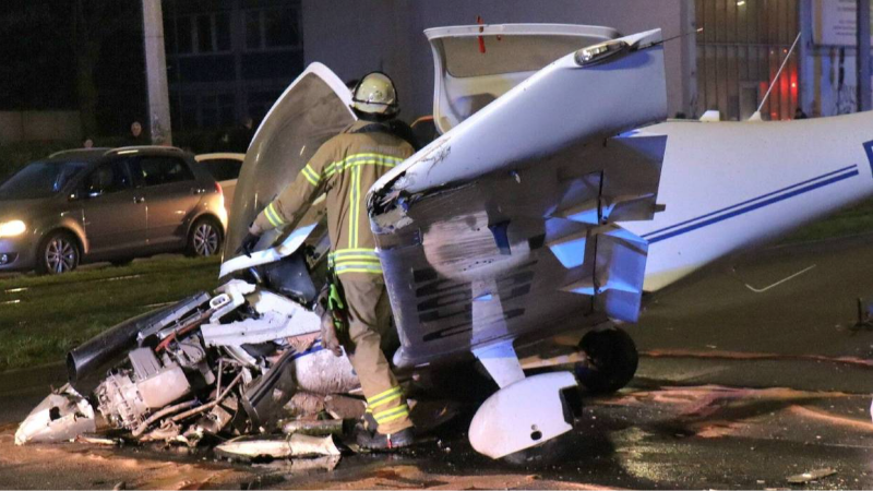 Mannheim’da caddeye acil iniş yapan küçük uçakta 3 yaralı