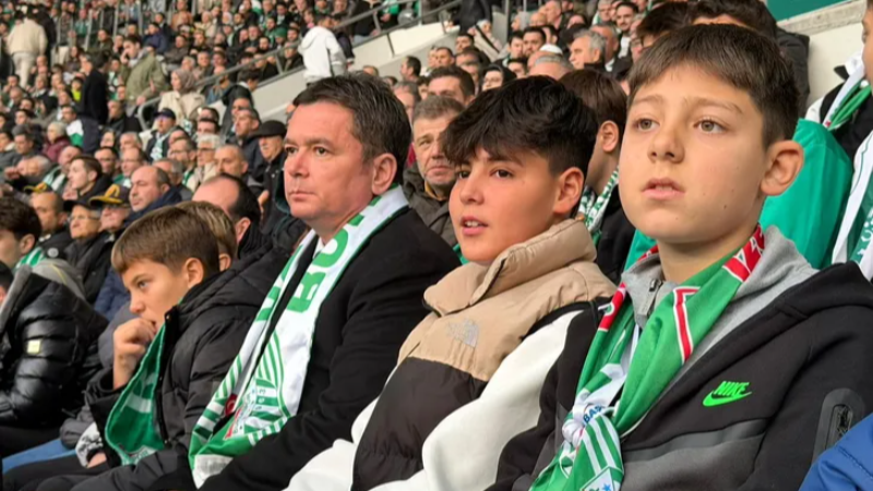 Erkan Aydın Bursaspor coşkusunu çocuklarla yaşadı