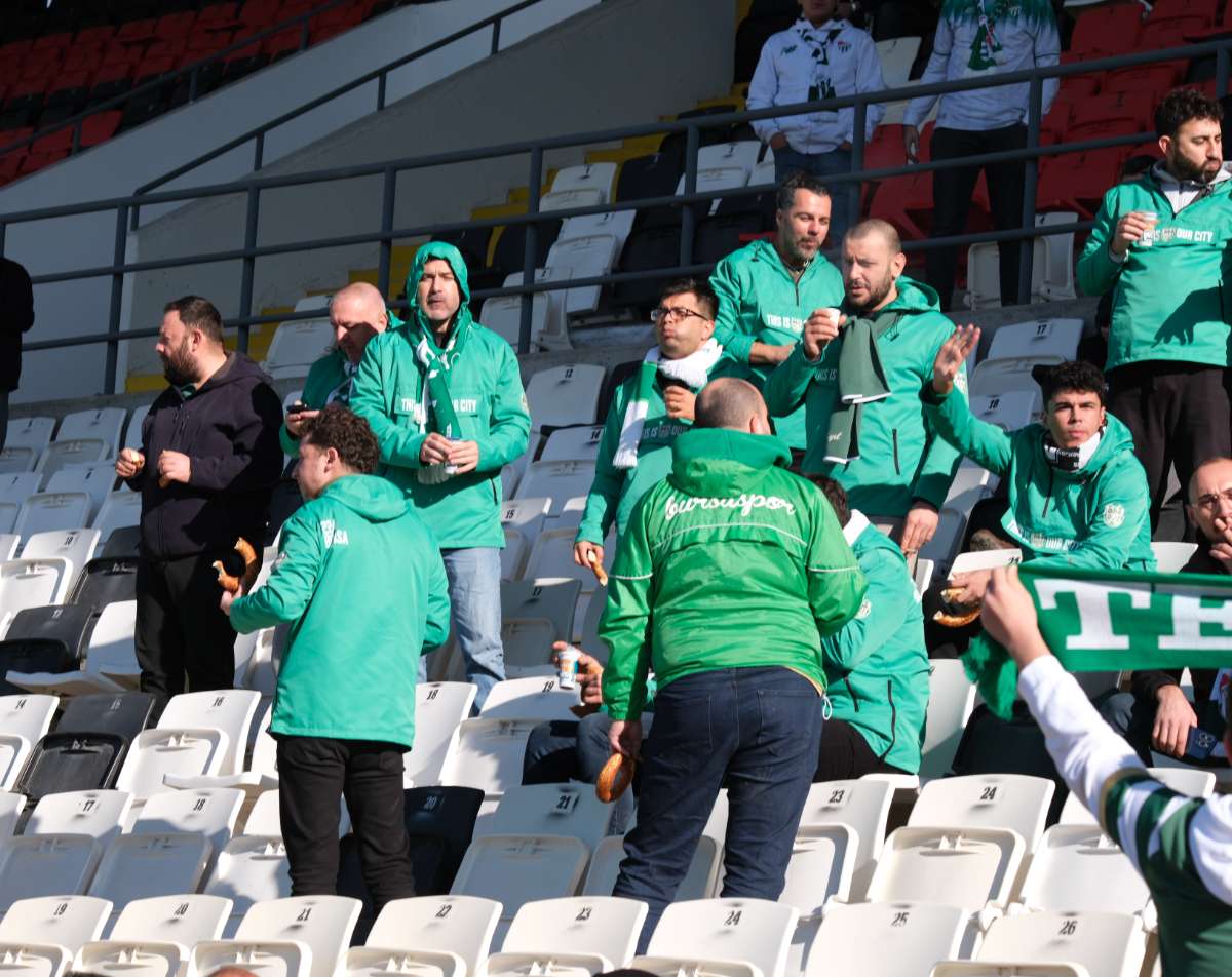 (FOTO GALERİ) Bursaspor'un Somaspor Deplasmanından Taraftar Fotoğrafları