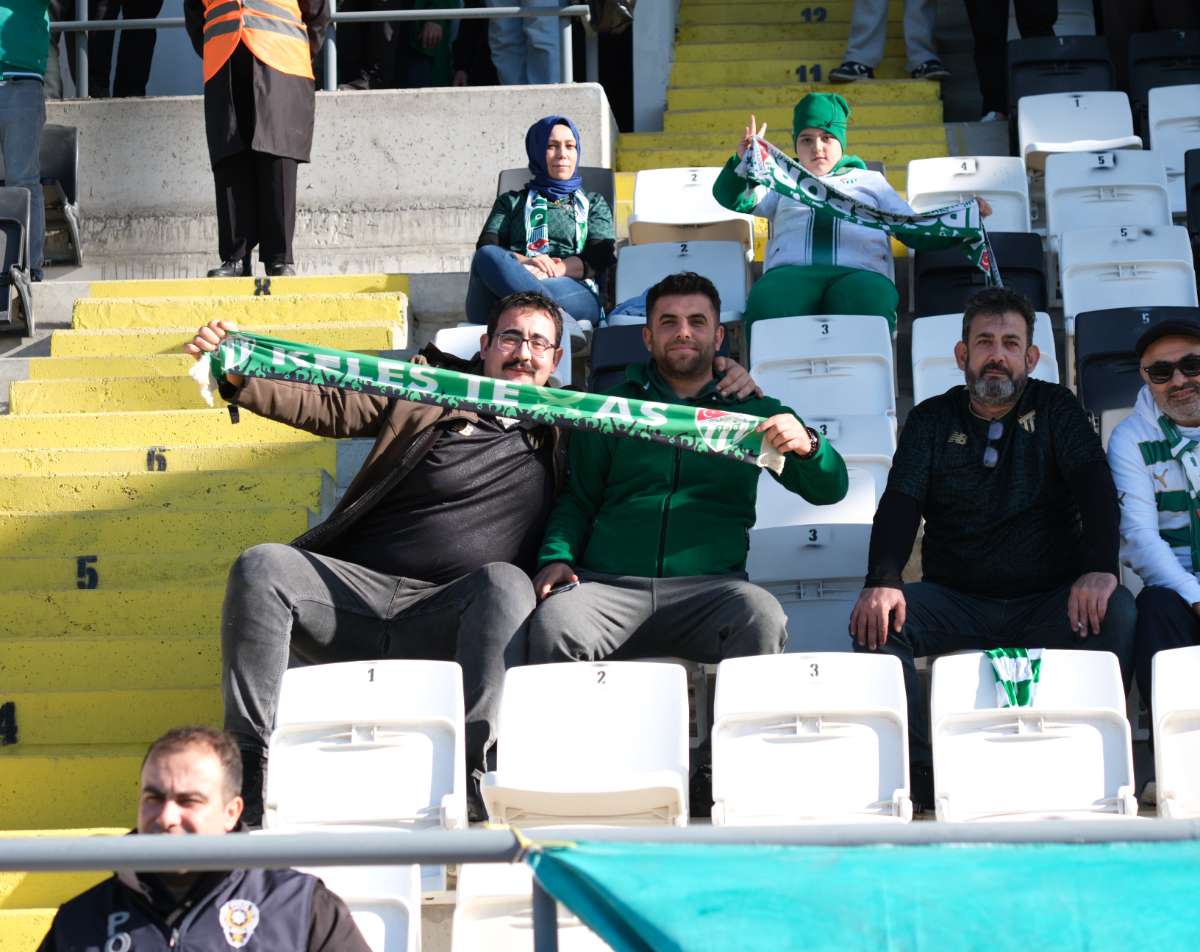 (FOTO GALERİ) Bursaspor'un Somaspor Deplasmanından Taraftar Fotoğrafları