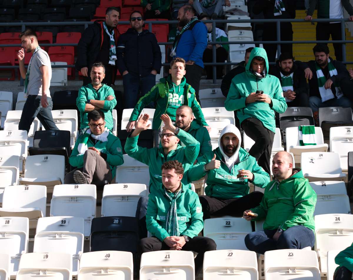 (FOTO GALERİ) Bursaspor'un Somaspor Deplasmanından Taraftar Fotoğrafları