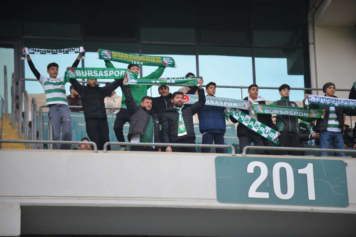 (FOTO GALERİ)Bursaspor-Aliağa FK maçından taraftar fotoğrafları