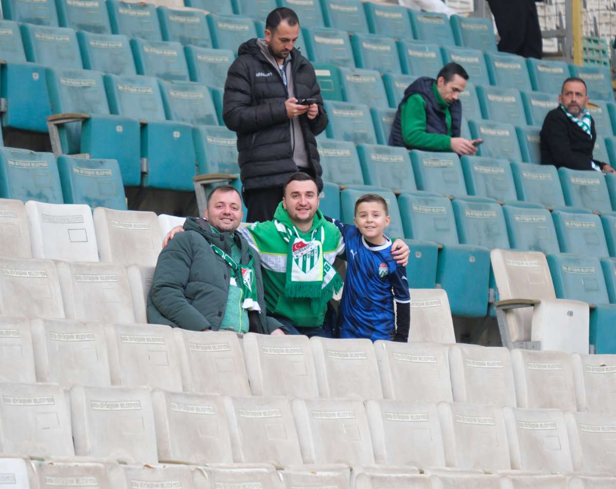 (FOTO GALERİ)Bursaspor-Aliağa FK maçından taraftar fotoğrafları