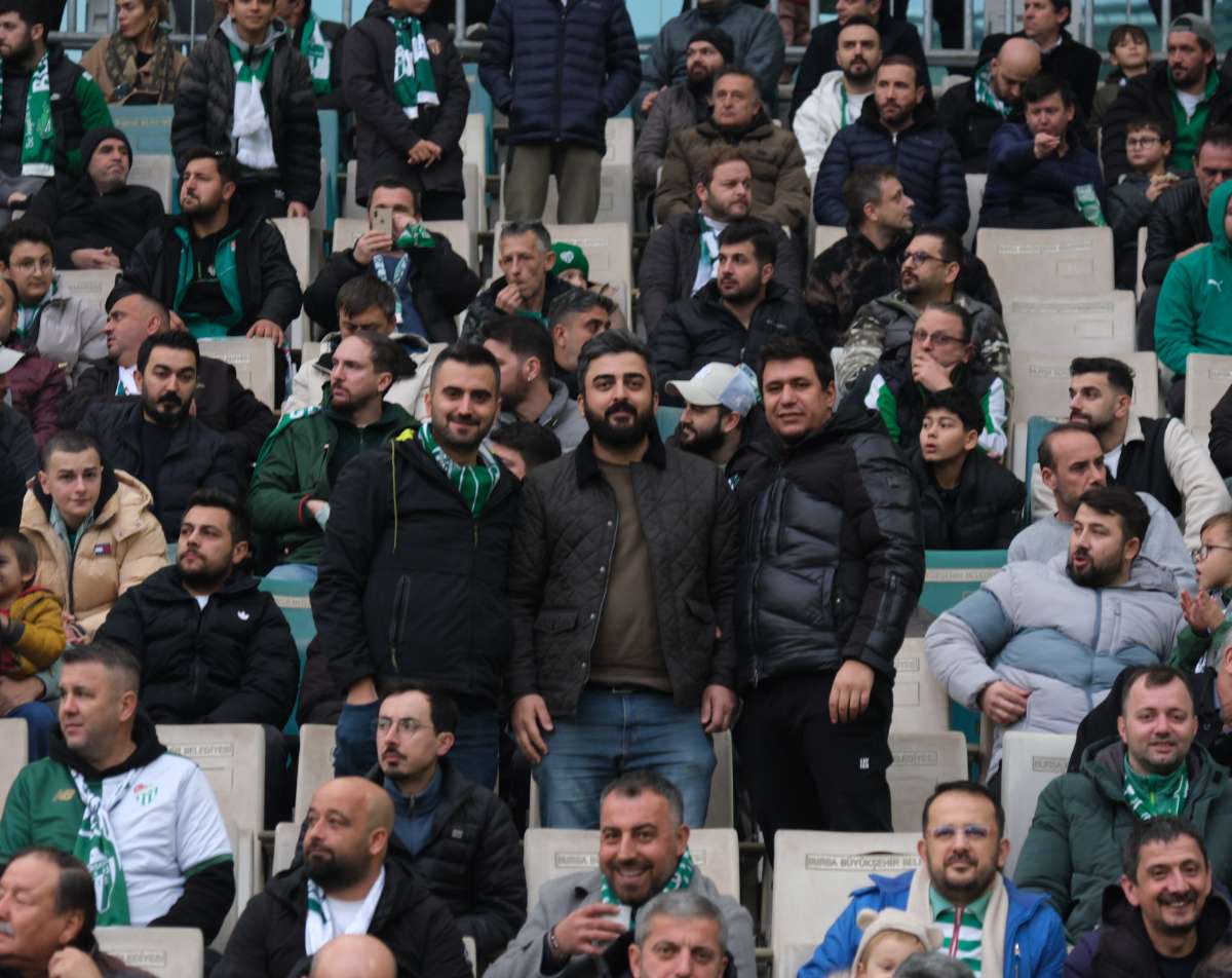 (FOTO GALERİ)Bursaspor-Aliağa FK maçından taraftar fotoğrafları