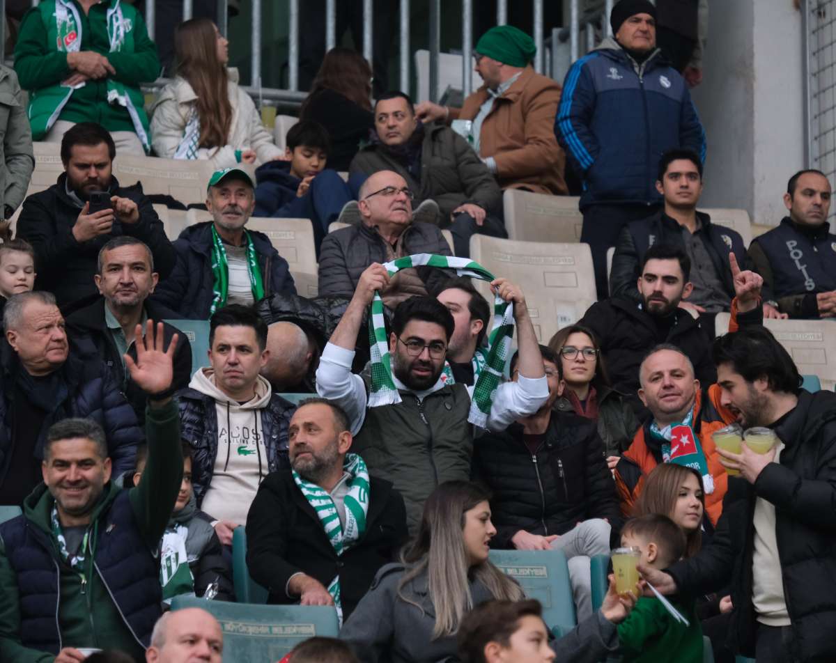 (FOTO GALERİ)Bursaspor-Aliağa FK maçından taraftar fotoğrafları