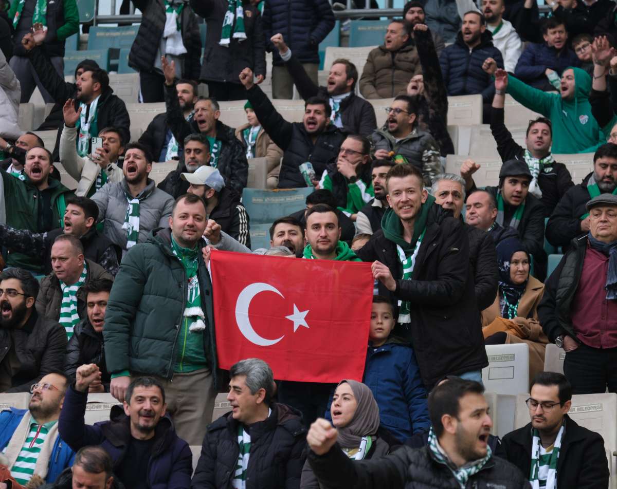 (FOTO GALERİ)Bursaspor-Aliağa FK maçından taraftar fotoğrafları