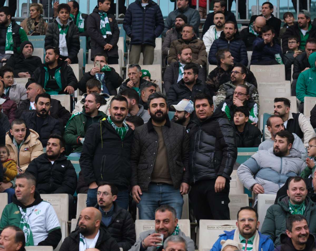 (FOTO GALERİ)Bursaspor-Aliağa FK maçından taraftar fotoğrafları